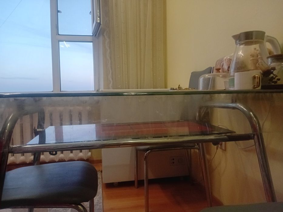 Продам стол кухонный