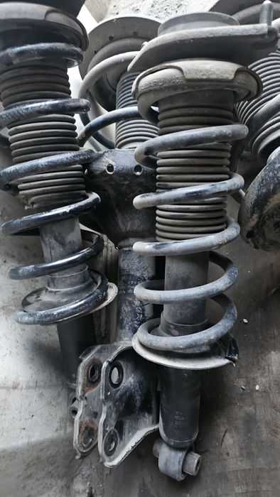 Продам амортизаторы в сборе