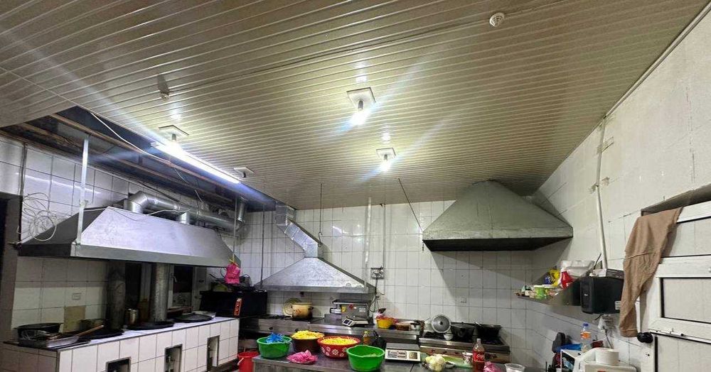 Фархадский базар.Учтепа 23квартал.Сдам в аренду готовое кафе на 1линии