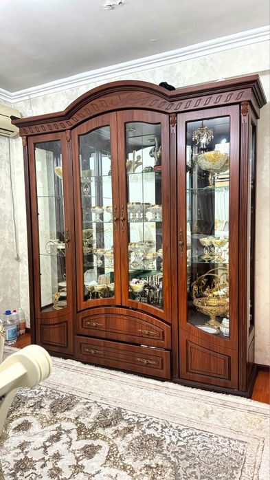 Стенка камот,ореховый  темно коричневый цвет,в идеальном состояние .