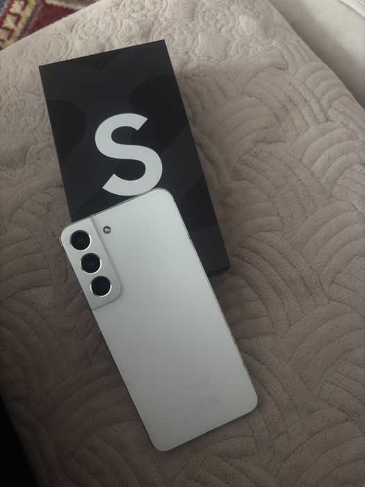 Samsung s22 почти новый