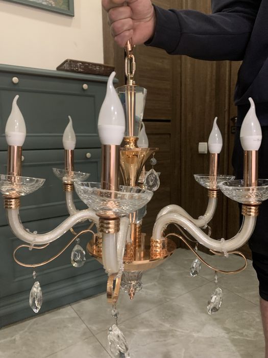 Люстра хрустальная ,шестирожковая, с подвесками (Италия)