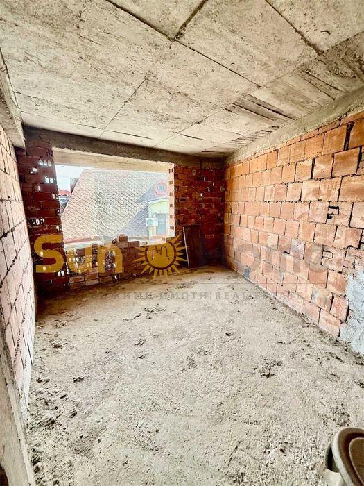 Просторен етаж на груб строеж в центъра на Свиленград