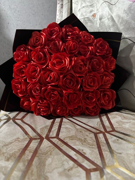 Атласные розы подарок