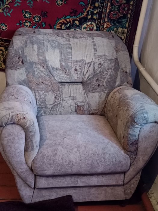 Диван с двумя креслами