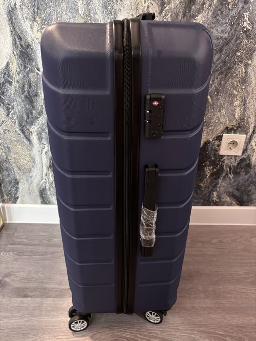 Чемодан новый