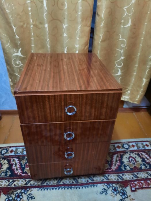 Срочно продам тумбочки