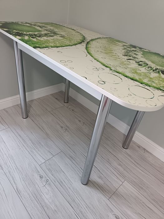 Продам обеденный стол