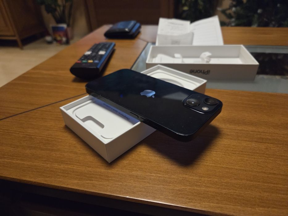 Продавам iPhone 13