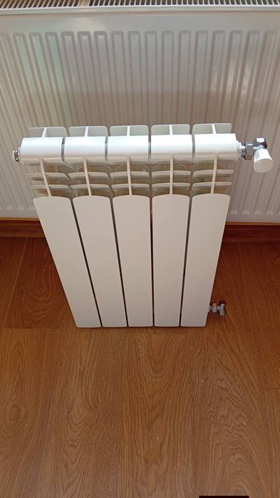 Calorifer aluminiu 5 elemente  nou , cu robineti inaltime 65 cm