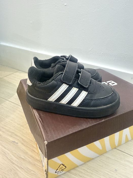 Продкм ңроссовки оригинал адидас