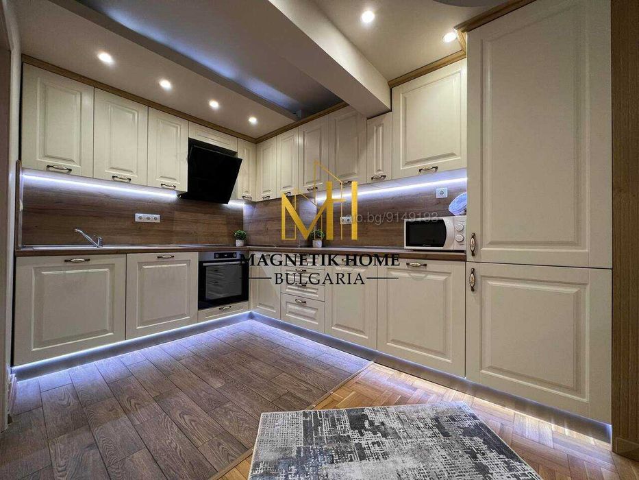 Дизайнерски четиристаен апартамент в супер център до Стоматологията