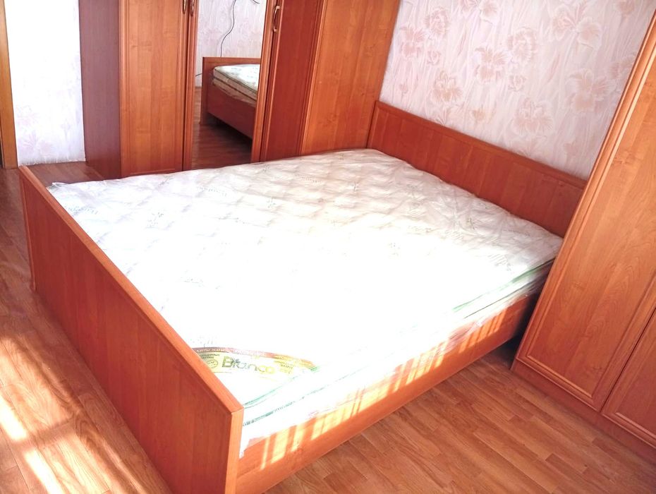 Срочно продам спальный гарнитур
