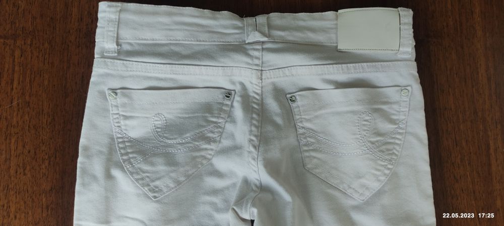 Летние джинсы на девочку.