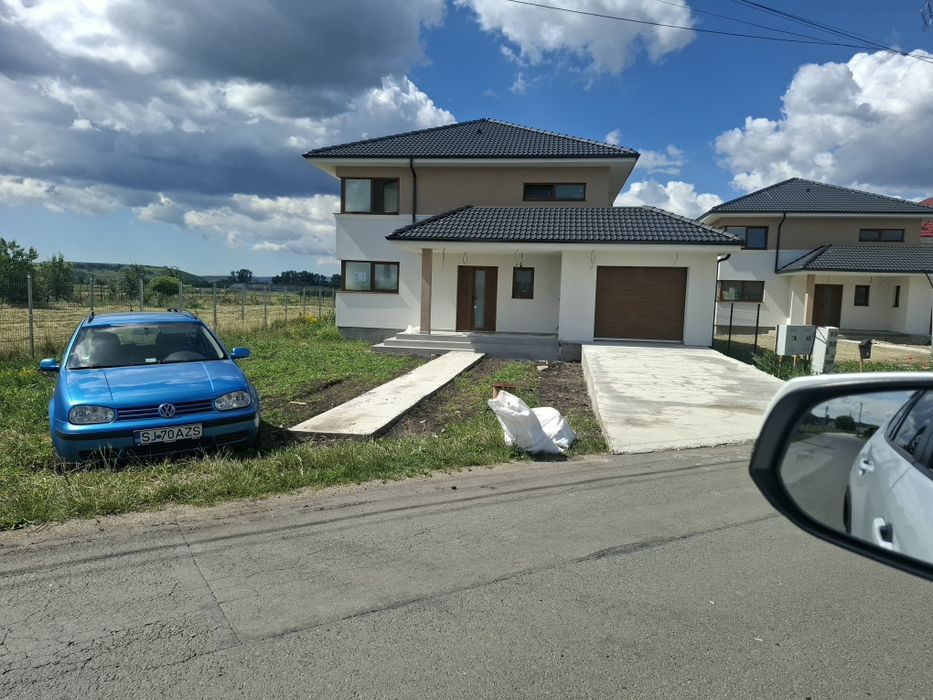 Case jucu de vănzare