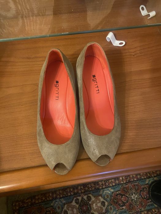 Продам женские туфли