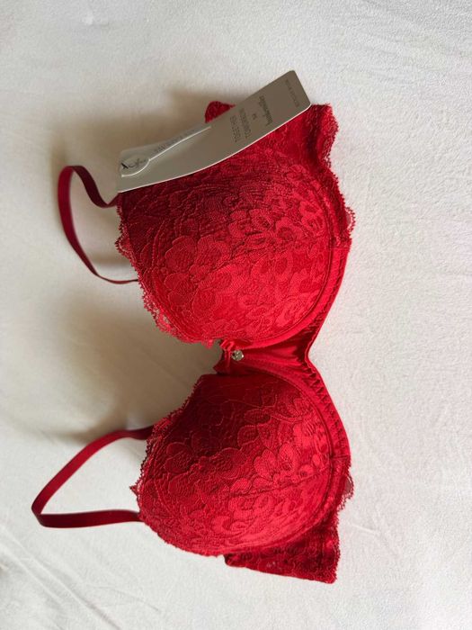 Дантелен червен сутиен Hunkemöller - 75C
