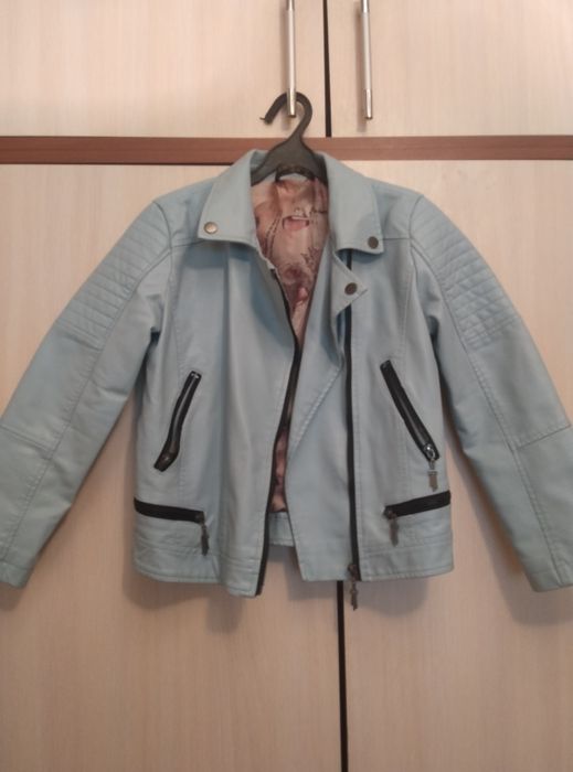 Детская  кожзам куртка,3000 на 110-12 лет