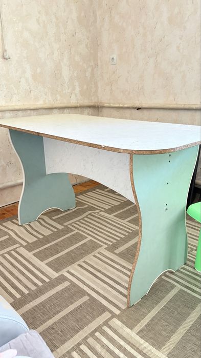 Стол большо размер 140х70, детский стол