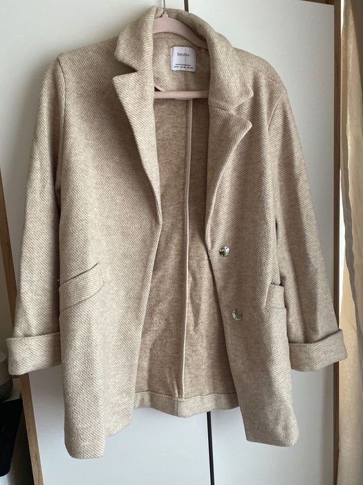 Бежово палто Bershka