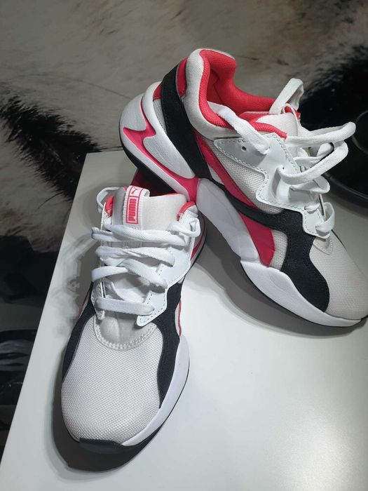 Adidasi Pepe Jeans, Asics noi si Puma purtati.