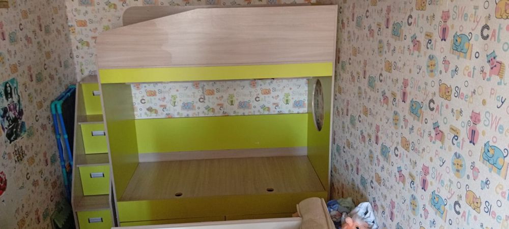 Продам двухяросную кровать БЕЗ МАТРАСОВ