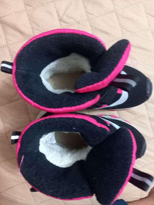 Продаётся детская зимняя обувь для девочек