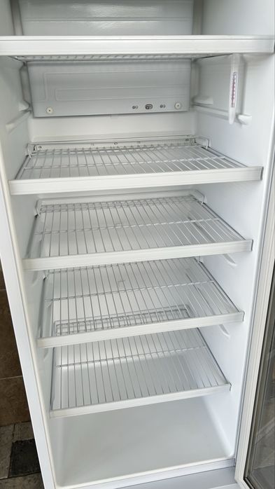 Холодильник витринный 2шт