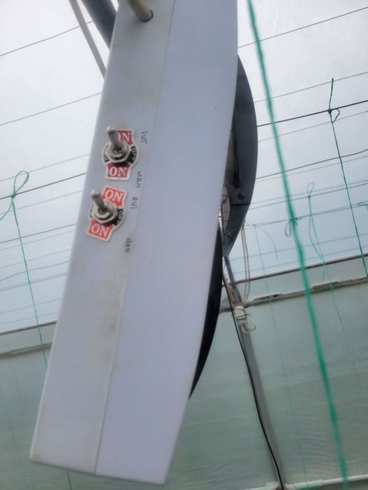 Modul automatizare aerisire și irigare solar legume