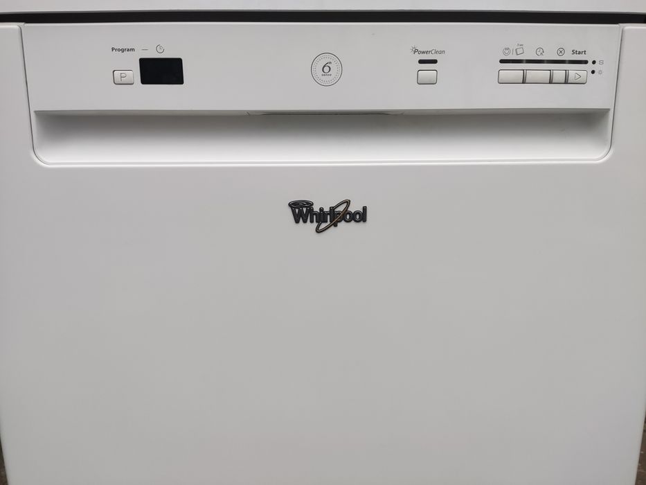 Свободно стояща съдомиялна WHIRLPOOL.