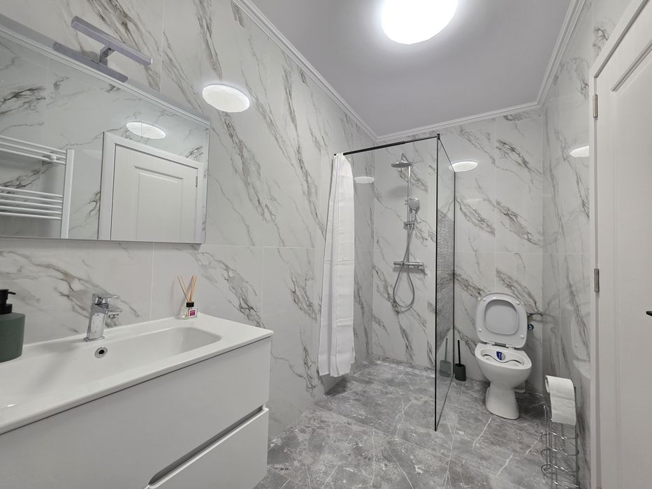 Inchiriez apartament nou in regim hotelier sau termen lung, finisaje premium, zona centrala