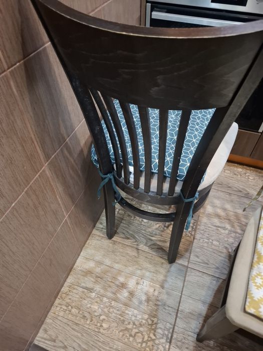 Трапезни столове