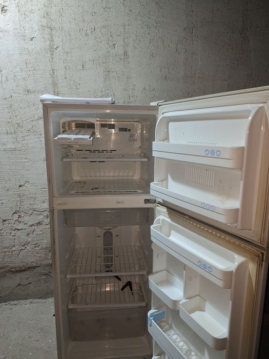 Холодиник сатам.
