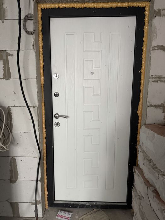 Продам     дверь