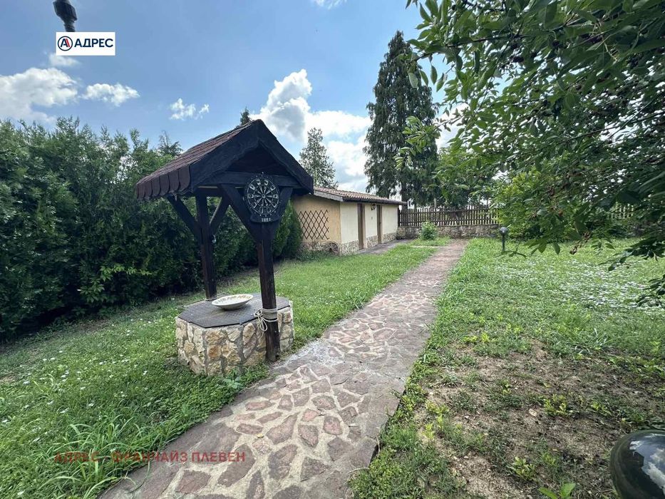 Хотел в Плевен, област-с.Горни Дъбник площ 180 цена 110000