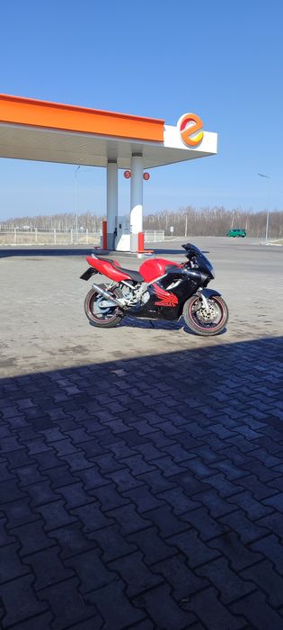 Продаю Хонду CBR
