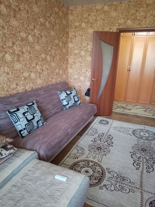 Продам двухкомнатную  .