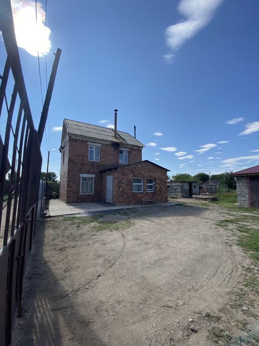 Продам двухэтажный дом