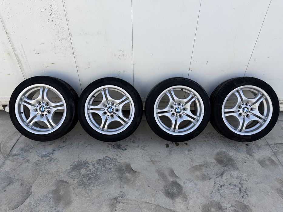 Продавам джанти Спорт пакет Style 68 5x120 72.6  Предни- 7.5Jx17 ET41 Задни - 8.5Jx17 ET50 Стават за е36,е46 и др. Едната джанта има нужда от заварка!