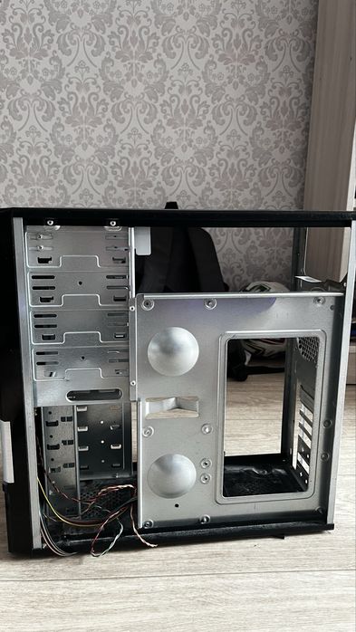 Отдам 2 корпусаа