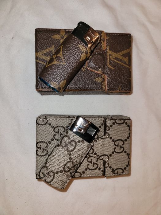 Suport de țigări cu brichetă