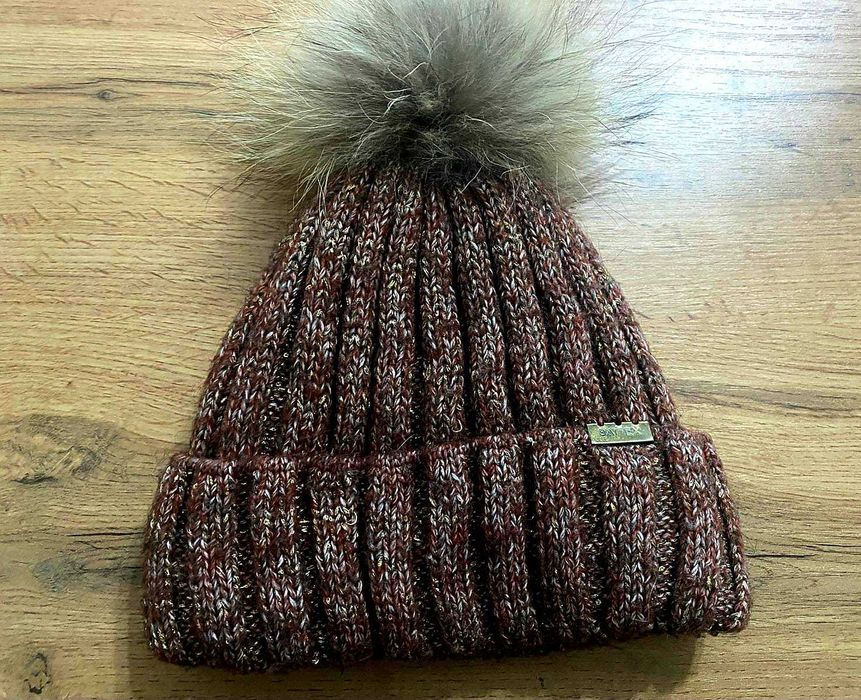 Продам куртки размер 44-46 и шапки