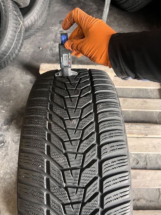 1 anvelopa iarna 235/45/18 , Hankook , DOT 2024 , 6.2 mm