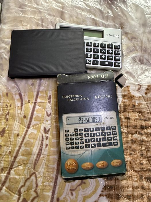 Продаются калькуляторы.