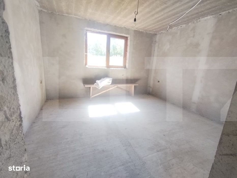 Casa individuala la gri, 160mp+garaj+magazie+ 3500mp teren intravilan,