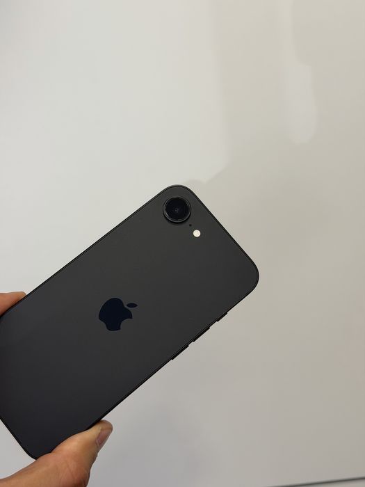 iPhone 16e - 60 цикъла