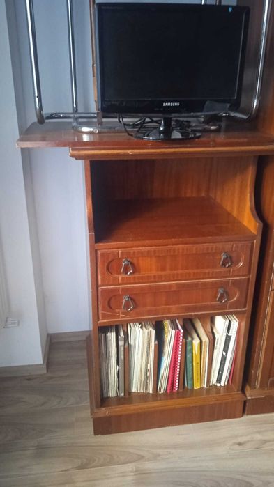 Vând corp pentru TV/,,discotecă,, cu sertare,