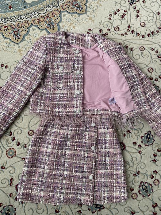 Өте сәнді косютм мен юбкасы рр М