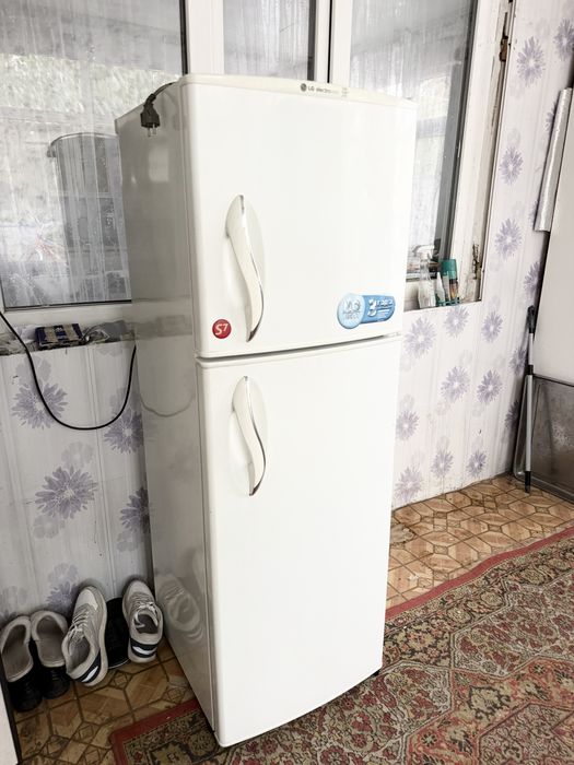Продам Холодильник LG