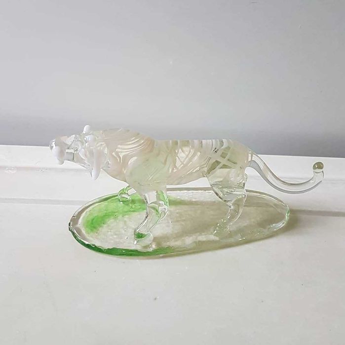 Тигр - стеклянная фигурка/сувенир.